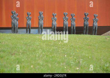 Nachbildung der Skulptur Keltischer Prinz von Ottmar Hörl, 2019, Archäologisches Museum, Keltenwelt, Glauberg, Glauburg, Wetterau, Hessen, Deutschland Stockfoto