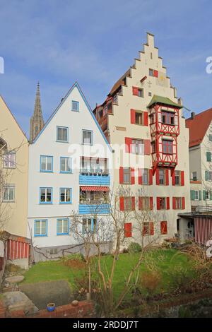 Historische Häuser mit Giebeln und Stadtmauer, unter der Metzig, Fischerviertel, Ulm, Baden-Württemberg, Deutschland, Stockfoto