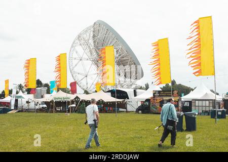 Das Blue Dot Festival 2023 findet am Wochenende vom 20. Juli bis 23. Juli 2023 im berühmten Jodrell Bank Observatory in Cheshire im Vereinigten Königreich statt. Stockfoto