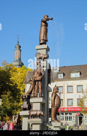 Kornmarktbrunnen von Karl Steiner 1975 mit Originalfiguren, Kornmarkt, Bad Kreuznach, Rheinland-Pfalz, Deutschland Stockfoto