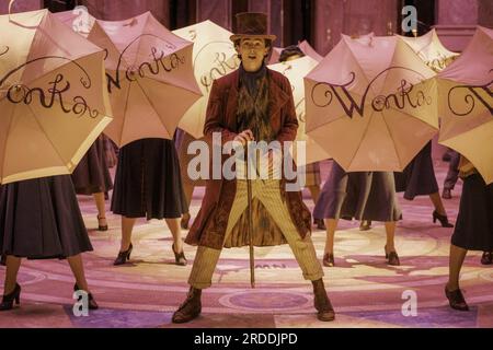 VERÖFFENTLICHUNGSDATUM: 15. Dezember 2023. TITEL: Wonka. STUDIO: Warner Bros DIREKTOR: Paul King. PLOT: Die Geschichte konzentriert sich speziell auf einen jungen Willy Wonka und wie er die Oompa-Loompas auf einem seiner frühesten Abenteuer traf. TIMOTHEE CHALAMET als Willy Wonka. (Kreditbild: © Warner Bros/Entertainment Pictures/ZUMAPRESS.com) NUR REDAKTIONELLE VERWENDUNG! Nicht für den kommerziellen GEBRAUCH! Stockfoto