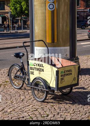 Göteborg, Schweden - 30. Mai 2023: Werbung für Frachtfahrräder auf der Göteborger Straße Stockfoto