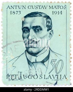 Antun Gustav Matoš (1873–1914). Briefmarke, die 1965 in Jugoslawien ausgestellt wurde. Antun Gustav Matoš war ein kroatischer Dichter, Kurzgeschichtenschreiber, Journalist, Essayist und Reiseschriftsteller. Er gilt als Champion der kroatischen modernistischen Literatur und öffnet Kroatien für die Strömungen der europäischen Moderne. Stockfoto