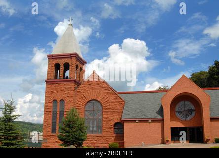 Houghton Institution, die Grace Christian Church ist über 100 Jahre alt und wurde aus lokal abgebautem rotem Sandstein entworfen. Stockfoto