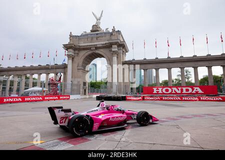 Toronto, ON, Kanada. 16. Juli 2023. KYLE KIRKWOOD (27) aus Jupiter, Florida, läuft während der Honda Indy Toronto in Toronto, ON, CAN durch die Straßen. (Kreditbild: © Walter G. Arce Sr./ZUMA Press Wire) NUR REDAKTIONELLE VERWENDUNG! Nicht für den kommerziellen GEBRAUCH! Stockfoto