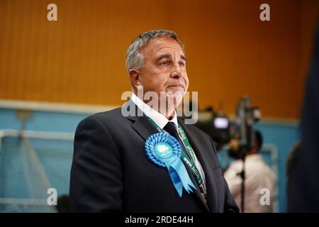 Der konservative Abgeordnete Steve Tuckwell im Queensmead Sports Centre in South Ruislip, West-London, nach dem Sieg bei den Nachwahlen in Uxbridge und South Ruislip, die nach dem Rücktritt des ehemaligen Premierministers Boris Johnson einberufen wurden. Bilddatum: Freitag, 21. Juli 2023. Stockfoto