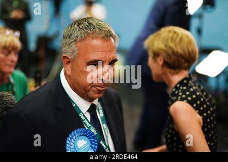 Der konservative Abgeordnete Steve Tuckwell im Queensmead Sports Centre in South Ruislip, West-London, nach dem Sieg bei den Nachwahlen in Uxbridge und South Ruislip, die nach dem Rücktritt des ehemaligen Premierministers Boris Johnson einberufen wurden. Bilddatum: Freitag, 21. Juli 2023. Stockfoto