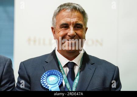 Der konservative Abgeordnete Steve Tuckwell im Queensmead Sports Centre in South Ruislip, West-London, nach dem Sieg bei den Nachwahlen in Uxbridge und South Ruislip, die nach dem Rücktritt des ehemaligen Premierministers Boris Johnson einberufen wurden. Bilddatum: Freitag, 21. Juli 2023. Stockfoto