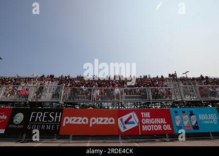 Toronto, ON, Kanada. 16. Juli 2023. Fans jubeln ihre Lieblingsfahrer während der Honda Indy Toronto in Toronto, ON, CAN an. (Kreditbild: © Walter G. Arce Sr./ZUMA Press Wire) NUR REDAKTIONELLE VERWENDUNG! Nicht für den kommerziellen GEBRAUCH! Stockfoto