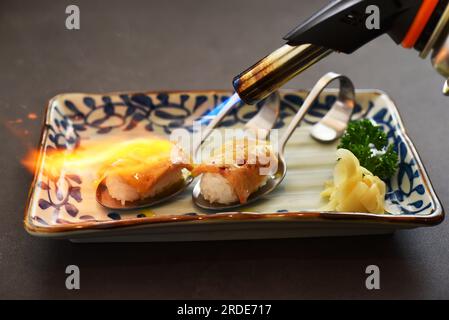 Gebratenes Aal-Sushi. Japanische Küche, Sushi Unagi. Unagi Nigiri Sushi oder Ael Sushi. Japanischer Aal gegrillt. Stockfoto