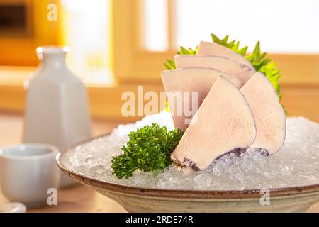 Gänseleber Sashimi，Foie Gras in Rotwein Stockfoto