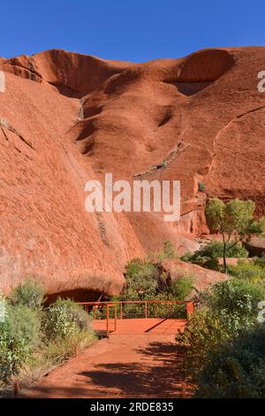 Wunderschöne Aussicht auf Uluru, Ayers Rock im Uluru-Kata Tjuta National Park, Northern Territory, Australien. Stockfoto