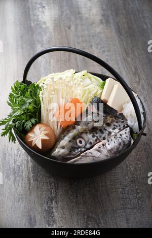 japanische Küche, köstlich, Lachskopf-Hot Pot Stockfoto
