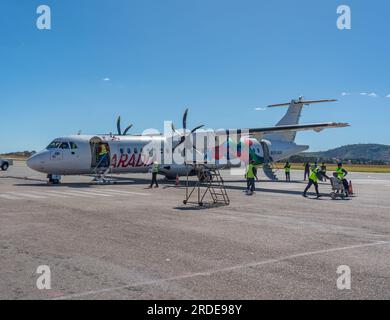 Flughafen Antananarivo - Madagaskar, Mai 28,2023: Ein ATR72-Flugzeug der nationalen Madagaskar-Fluggesellschaft Air Madagaskar parkt auf der Landebahn Stockfoto