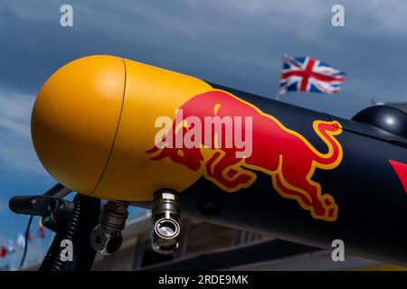 Budapest, Ungarn - 20. JULI 2023, das Red Bull-Logo und die britische Flagge, Media Day vor der Track-Action für den ungarischen Grand Prix F1 Stockfoto