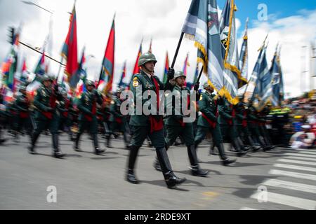 Bogota, Kolumbien. 20. Juli 2023. Kolumbianische Armeevertreter nehmen an der Militärparade für die 213 Jahre kolumbianischer Unabhängigkeit Teil, die am 20. Juli 2023 in Bogota stattfindet. Foto von: Chepa Beltran/Long Visual Press Credit: Long Visual Press/Alamy Live News Stockfoto