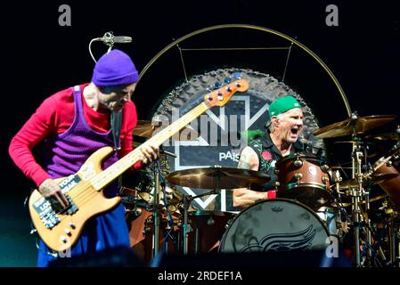 Flohbassist und Chad Smith Schlagzeuger der Red Hot Chili Peppers Stockfoto