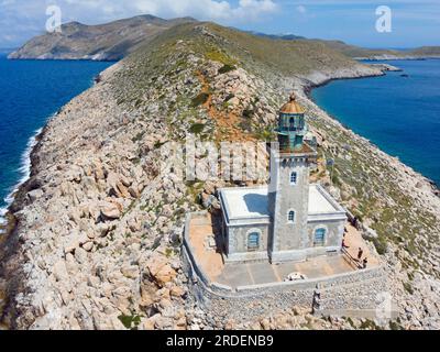 Drohnenschuss, Leuchtturm Akrotiri Tenaro am südlichsten Punkt des Peloponnes, Kap Matapan, Mani, Laconia, Peloponnes, Griechenland Stockfoto