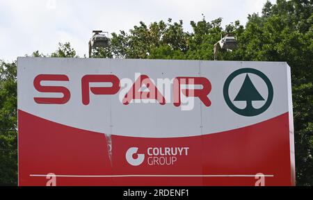 Vielsalm, Belgien. 02. Juli 2023. Logo-Schriftzug der Supermarktkette Spar, eine Marke der Kultgruppe Credit: Horst Galuschka/dpa/Alamy Live News Stockfoto