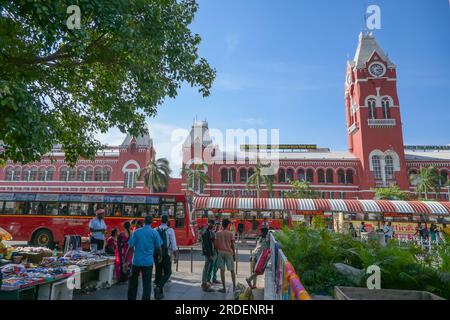 Chennai, Indien - 14. Juli 2023: Chennai Central Railway Station ist der wichtigste Bahnhof in der Stadt Chennai, Tamil Nadu, Indien. Stockfoto