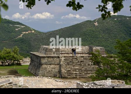 Die Pyramide der gefiederten Schlange (Quetzalcóatl-Pyramide). Standort von Xochicalco. Bundesstaat Morelos. Mexiko. Stockfoto