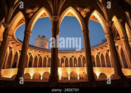 Schloss Bellver (14. Jahrhundert), runde obere Galerie. Palma. Mallorca. Balearen. Spanien. Stockfoto