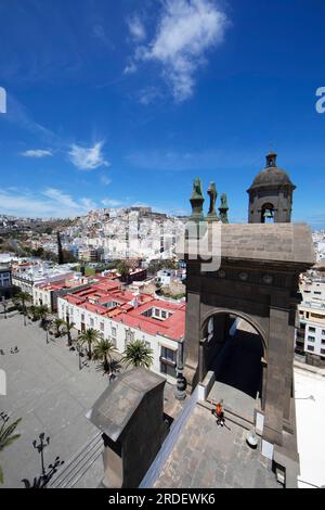 Blick vom Turm der Kathedrale Santa Ana auf die bunten Häuser von Las Palmas, der Provinz Las Palmas, Gran Canaria, den Kanarischen Inseln, Spanien Stockfoto