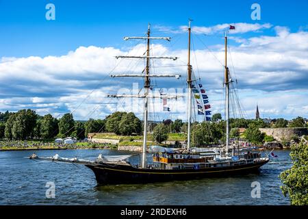 Fredrikstad, Norwegen. 18., Juli 2023. Die überwältigende Großschiffsflotte ist in Fredrikstad in Norwegen angekommen. (Foto: Gonzales Photo/Ketil Martinsen). Stockfoto