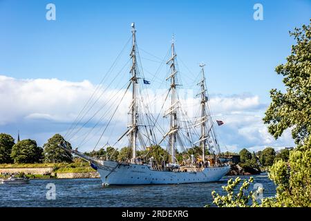 Fredrikstad, Norwegen. 18., Juli 2023. Die überwältigende Großschiffsflotte ist in Fredrikstad in Norwegen angekommen. Hier ist Christian Radic im Wasser zu sehen. (Foto: Gonzales Photo/Ketil Martinsen). Stockfoto