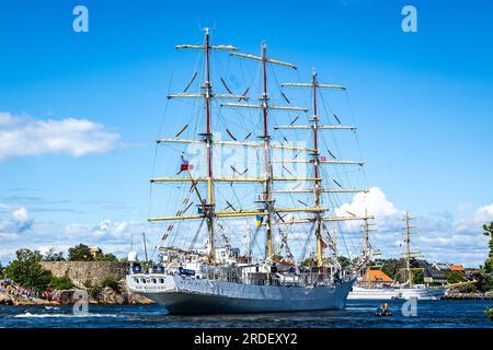 Fredrikstad, Norwegen. 18., Juli 2023. Die überwältigende Großschiffsflotte ist in Fredrikstad in Norwegen angekommen. Hier ist dar Mlodziezy im Wasser zu sehen. (Foto: Gonzales Photo/Ketil Martinsen). Stockfoto