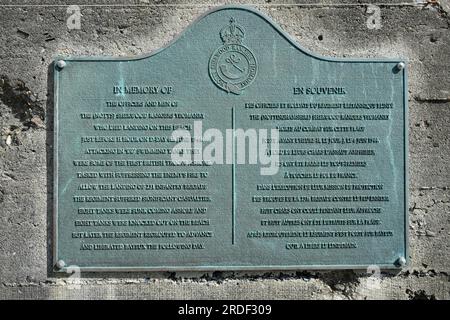 Commemorative Plaque on the German 88mm Gun emplacemdnt on Asnelles Beach. Asnelles, Franc Stock Photo