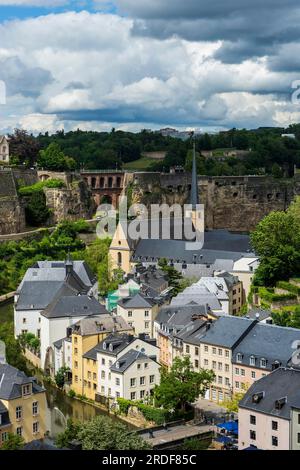 Überblicken Sie das UNESCO-Weltkulturerbe in der luxemburgischen Altstadt Stockfoto