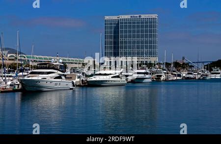 SAN DIEGO, CA - MAI 18,2014:A Blick auf das Hotel Hilton in San Diego, Kalifornien, Vereinigte Staaten von Amerika. Stockfoto