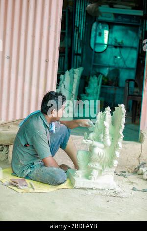 Ganesh, Ganpati Idol oder Murti Making Process, Workshop für die Herstellung von Idols von lord Ganesh für das bevorstehende Ganapati Festival in Indien. Stockfoto