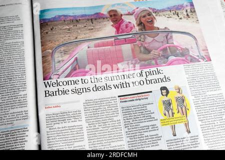 „Willkommen zum Sommer von Pink: Barbie unterzeichnet Deals mit 100 Marken“, Schlagzeile der Zeitung Guardian Stockfoto