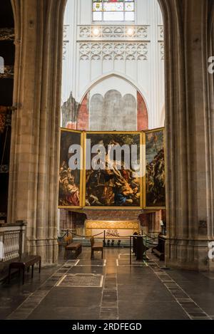 Das Altarbild des Kreuzes von Peter Paul Rubens, die Frauenkathedrale, die große gotische Kirche, Antwerpen, Belgien Stockfoto