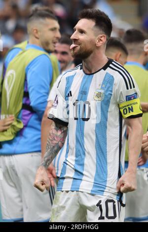 Lusail, Katar, 10, Dezember 2022. Lionel Messi aus Argentinien feiert das zweite Tor seiner Mannschaft im Spiel zwischen Argentinien Stockfoto