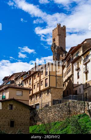 FOTO VON FRÍAS IN BURGOS, AUFGENOMMEN MIT EINER LANGZEITBELICHTUNG IM MÄRZ 2023 Stockfoto