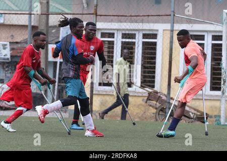 Die nigerianische Amputee-Fußballmannschaft hielt im Vorfeld des Afrikanischen Paralympischen Fußballturniers in Accra, Ghana, eine Trainingssitzung in Lagos ab. Lagos, Nigeria. Stockfoto