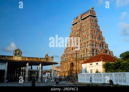 Ost-Gopuram-Turm im Thillai-Nataraja-Tempel, Chidambaram, Tamil Nadu, Südindien, Indien, Asien Stockfoto