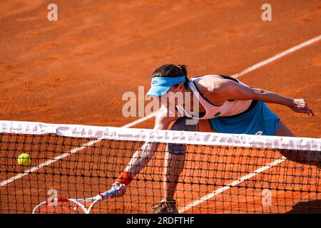 Alize Cornet von Frankreich im Kampf gegen Clara Tauson von Dänemark beim Hopman Cup 2023, ITF-Weltmeisterschaft für gemischte Teams am 20. Juli 2023 im Nice Lawn Tennis Club in Nizza, Frankreich Stockfoto