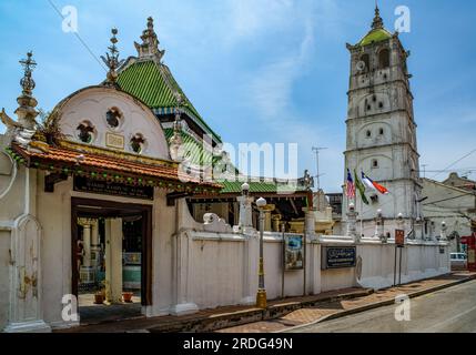 Malakka Stadt, Malaysia - Februar 28. 2018: Die Kampong Kling Moschee und ihr Minarett aus dem Jahr 1872. Stockfoto