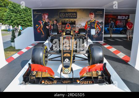 Lotus F1 Team Ausstellungsstand beim Goodwood Festival of Speed, Motorsport-Event in West Sussex, Großbritannien. Bilder von Lotus E21 Grand Prix und Fahrern Stockfoto