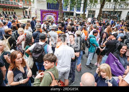 London, Großbritannien. 21. Juli 2023. GROSSBRITANNIEN Actors Union Equity veranstaltet heute eine Kundgebung auf dem Leicester Square in London (sowie in Manchester) zur Unterstützung von sag-AFTRA Strike. Viele aus der Unterhaltungsbranche, darunter auch einige bekannte Gesichter, sind zu der Veranstaltung gekommen. Kredit: Imageplotter/Alamy Live News Stockfoto