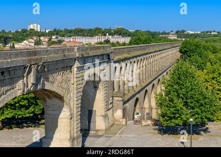 Das Saint-Clément Aquädukt von Montpellier verbindet die Grande Source in Saint-Clément-de-Rivière mit dem Wasserturm an der Promenade du Peyrou in Montpellier Stockfoto