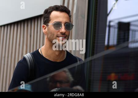Mogyorod, Ungarn. 21. Juli 2023. Daniel Ricciardo von AlphaTauri auf der Koppel vor der freien Übung vor dem Großen Preis von Ungarn F1. Kredit: Marco Canoniero/Alamy Live News Stockfoto