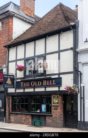 Der Old Bell Pub in Henley-on-Thames, das älteste Gebäude der Stadt, Oxfordshire, England, Großbritannien Stockfoto