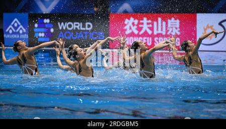 Fukuoka, Japan. 21. Juli 2023. Team Japan tritt während des teamfreien Finales des künstlerischen Schwimmens bei den World Aquatics Championships in Fukuoka, Japan, am 21. Juli 2023 auf. Kredit: Xia Yifang/Xinhua/Alamy Live News Stockfoto