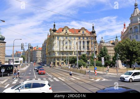 Juli 08 2023 - Prag in der Tschechischen Republik: Besichtigungstour mit dem Bus durch die Stadt Prag Stockfoto