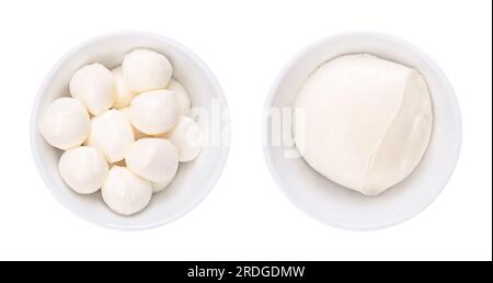 Mozzarella, Mini-Bälle (Bambini-Bocconcini) und eine große Kugel, in weißen Schüsseln. Frischer italienischer Weißkäse aus Milch nach der Pasta-filata-Methode. Stockfoto